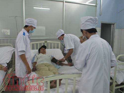 Bệnh viện công gặp nhiều khó khăn khi phải tự chủ tài chính ảnh 1